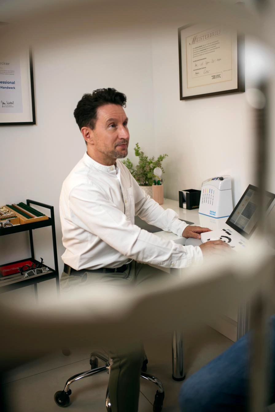 Christian Becker — Augenoptikermeister bei der Refraktion in Hildesheim